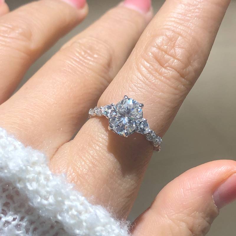 扭臂蛋形钻Women's RingS925银镀白金定制选款主石Moissanite2.0ct/副石高碳钻